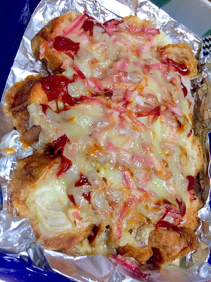 Snapdishの料理写真:reiさんの料理 餅麩のチーズ焼きをアレンジして油麩ピザにしてみました。|佐野未起さん