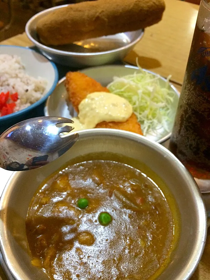 今夜の給食 カレーライス、白身魚フライタルタルソースがけ、揚げパンミルメークコーヒー味、コカコーラ|ダンディ☆和田さん