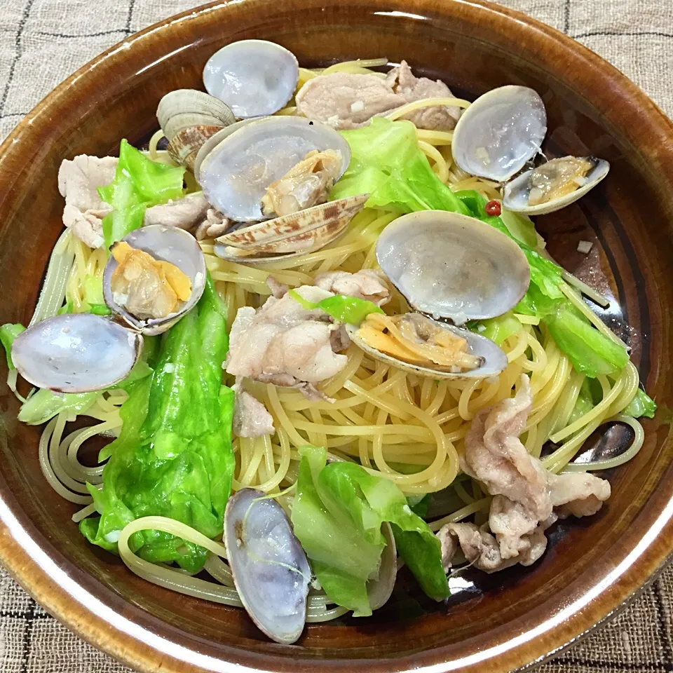 アサリとキャベツと豚肉🐽のスパゲティ|アッツさん