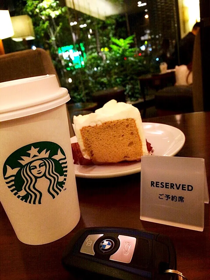 スタバのRitch Milk Chiffon Cakeが食べたくて来ちゃいました😋💕☕️🍰
凄〜く美味しいんです😆💕

#STARBUCKS #是非食べてみて#リッチミルクシフォンケーキ#STABA #スターバックス #スタバ #cafe #cappuccino #coffeabrake  #coffeeaddict |chieさん