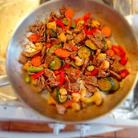 Beef with vegetables & red bell peppers|raquel lopezさん