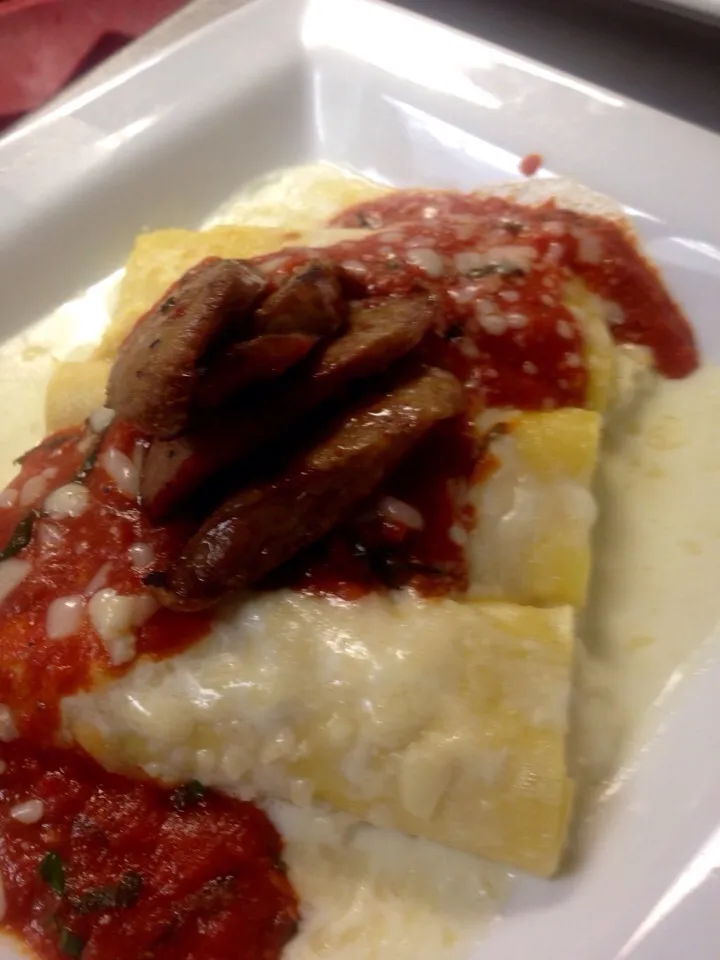 Four cheese manicotti with Italian tomato sauce|peggy waldonさん