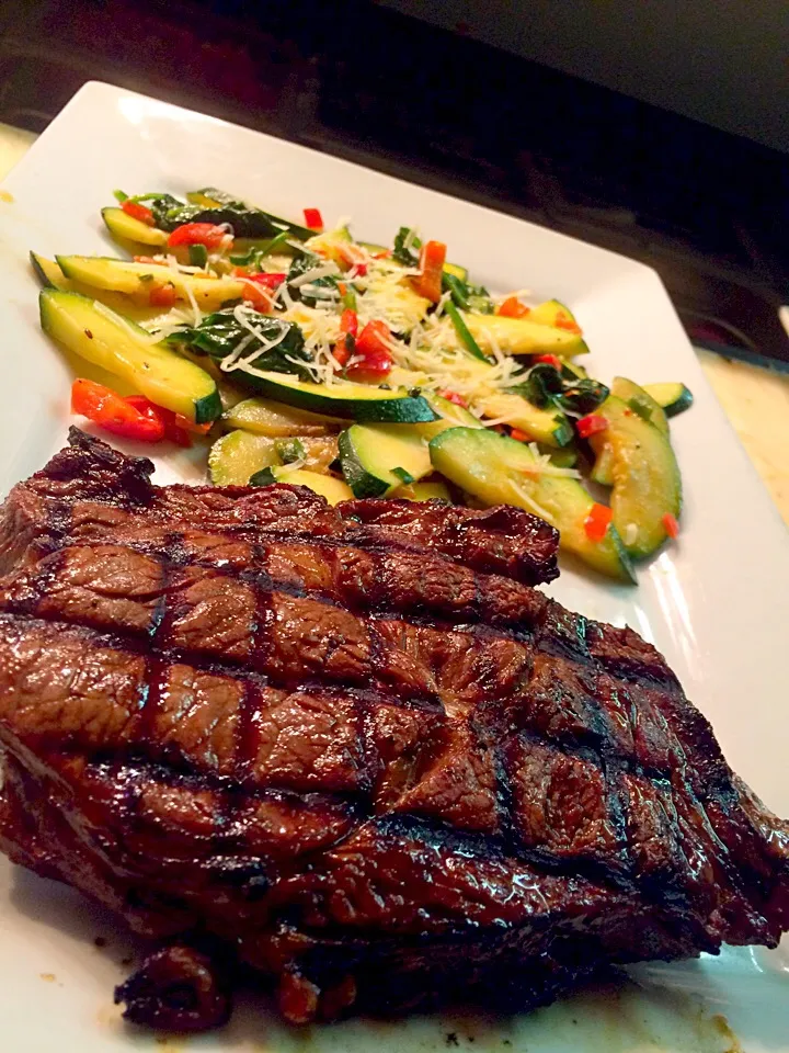 Snapdishの料理写真:Bone in ribeye  with veg|sue chef jeremyさん