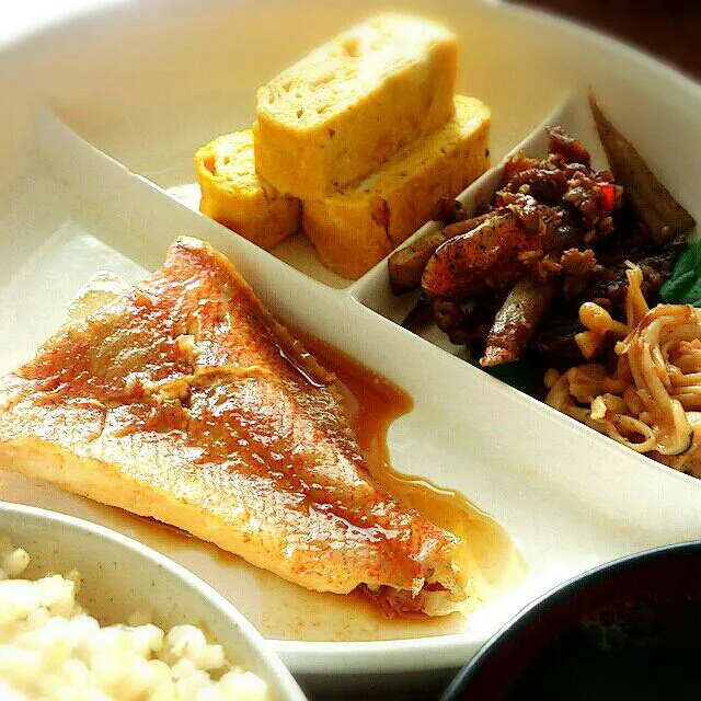 煮魚定食【赤魚】|プチテンよすさん