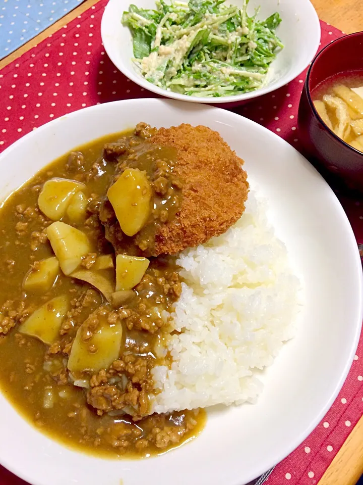 昨夜の晩ごはん＊カレー・メンチカツのせ|ゆきさん