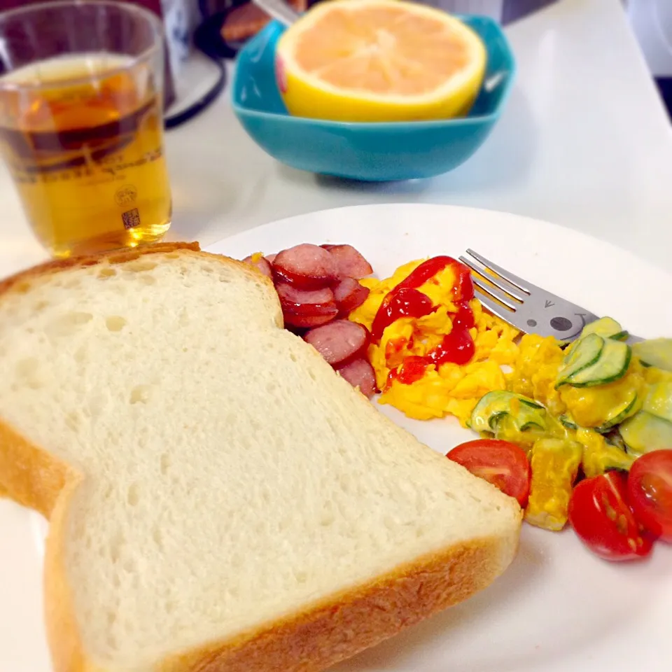 娘たちの朝ご飯〜❗️ グレープフルーツ添え|yukoさん