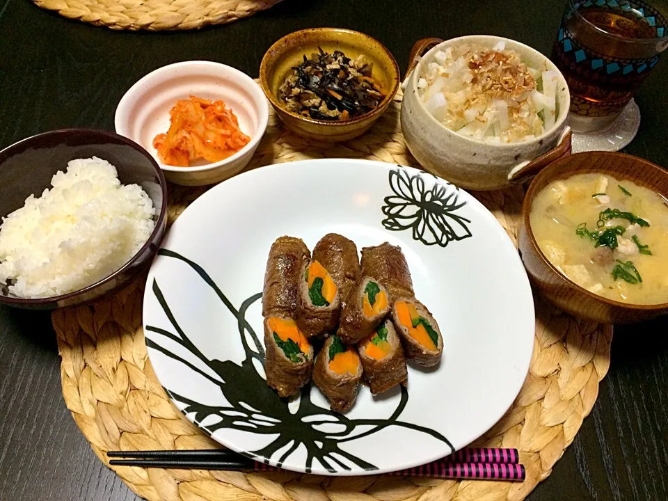 Snapdishの料理写真:牛肉野菜巻き♡豚汁♡ひじきの煮物♡さっぱり梅の大根サラダ|miさん