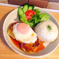 Snapdishの料理写真:餃子アレンジ豆腐ハンバーグ|むったんさん