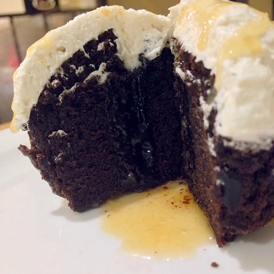 Chocolate mud cake with sea salted caramel|Jacqueline Goretta Tanotoさん