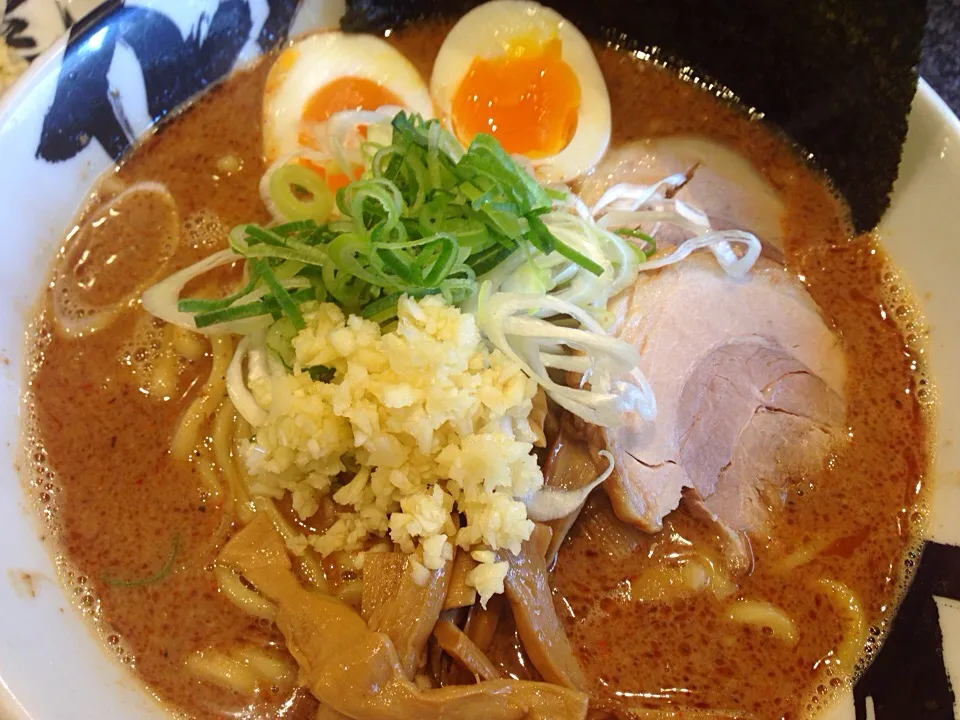 52 辛旨ら〜麺 大盛 大辛 ニンニクトッピング @麺屋とがし 龍冴|タカパパさん