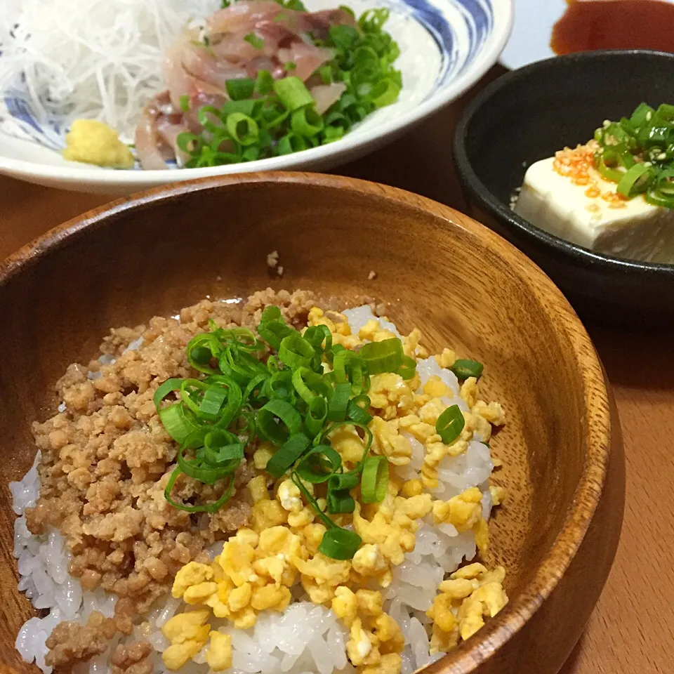 二色丼、ぶりのたたき、冷ややっこ|りーさん