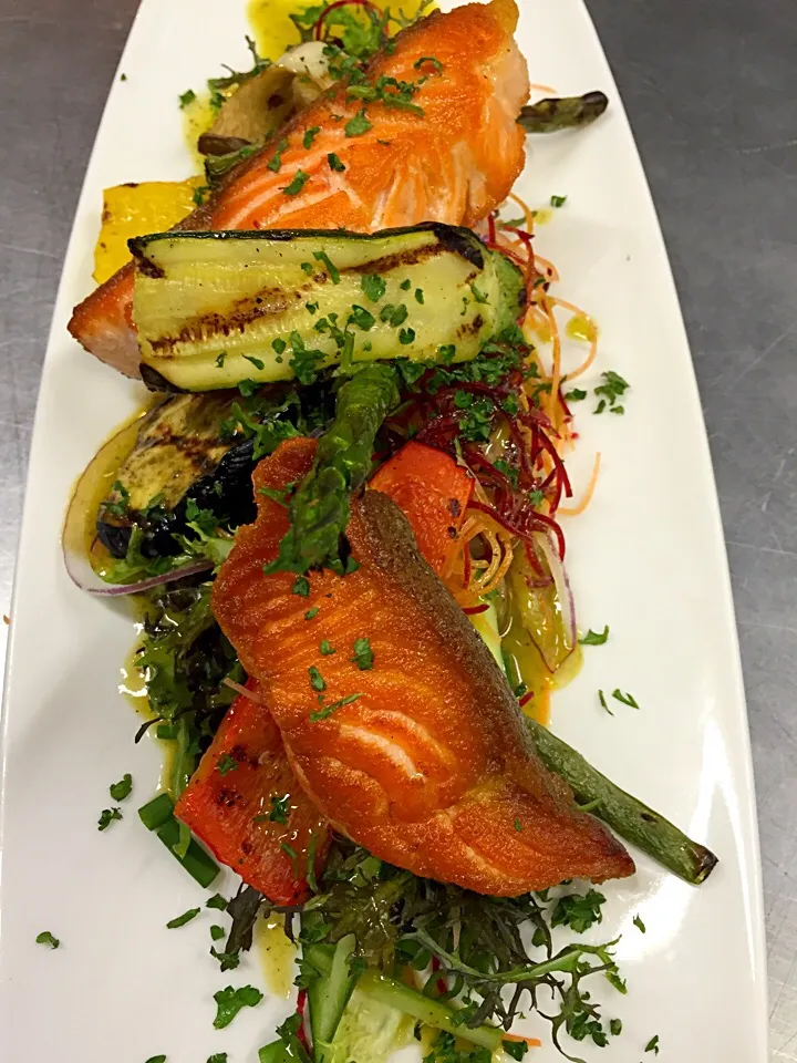 Grilled veg and salmon salad|Michael Kohlさん