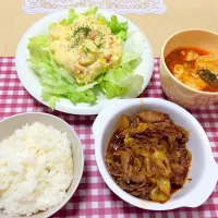 Snapdishの料理写真:回鍋肉と豆腐チゲとポテトサラダ🍖|すずさん