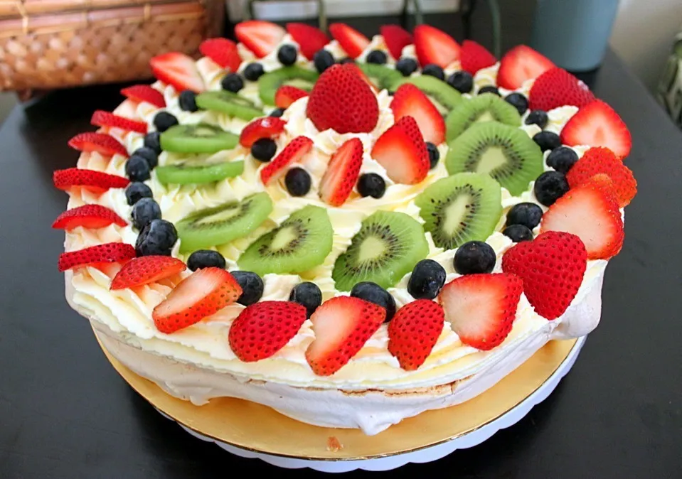 Snapdishの料理写真:Pavlova 💞|Qasrina Amirahさん