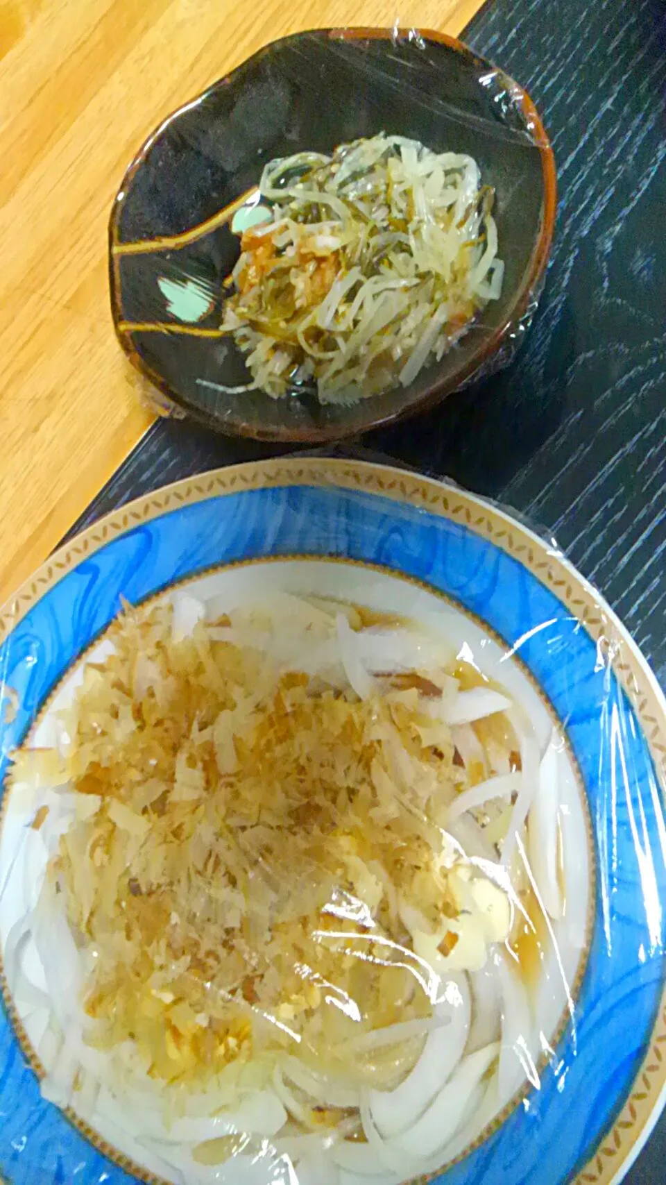 Snapdishの料理写真:新玉ねぎのオニオンスライスと水菜の梅肉あえ|平野 ゆみこさん