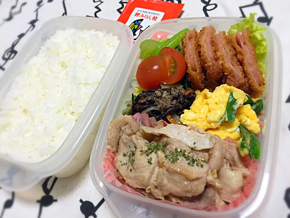 Snapdishの料理写真:試合に勝つように…ハムカツかいっ！弁当|ちもこさん