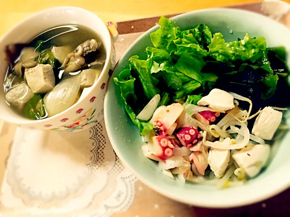 Snapdishの料理写真:タコとササミのカルパッチョ風サラダ&高野豆腐の野菜スープ|よこぽにょさん