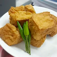 Snapdishの料理写真:揚げ豆腐と唐辛子😅|Desy Nataliaさん