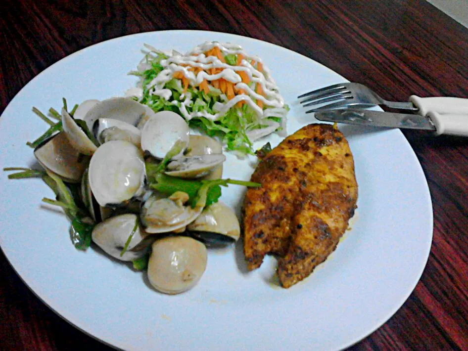 Snapdishの料理写真:Grilled fish & White Clam Bulbogi sauce with Salad|D' Liciouz Appetit'sさん