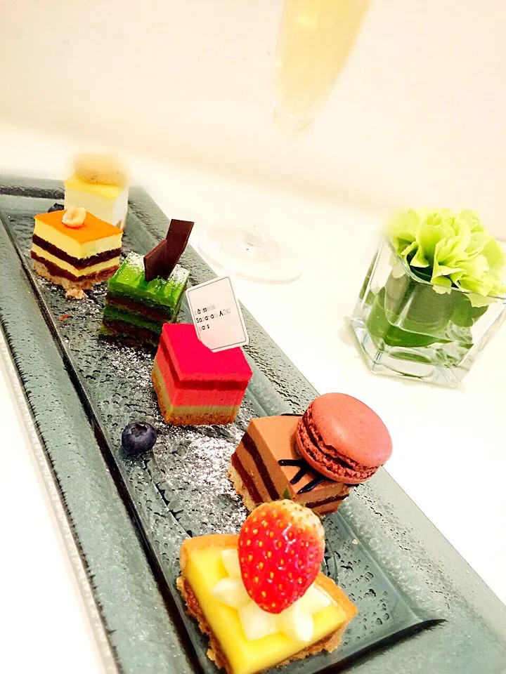 patisserie sadaharu AOKI paris🇫🇷
の4月限定🍓Degyusutashion🍰🍫💕😋


#Degyusutashion #デギュスタシオン #cafe  #sadaharuAOKI #HIBIYA #marunouchi #GINZA #cake  #シャンパーニュ #champagne|chieさん