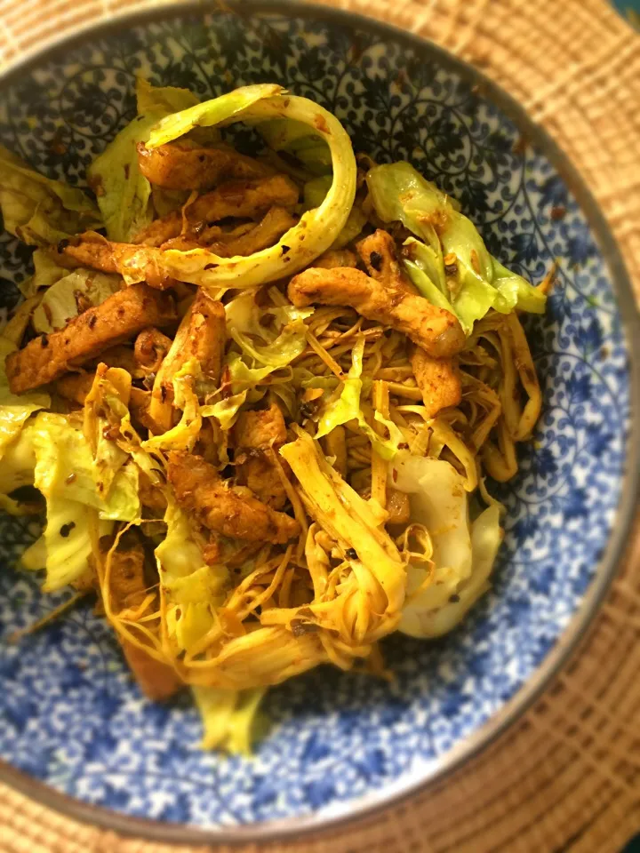 southern Thai tradional food: Stir fried pork w bamboo and cabbage|jirawanさん