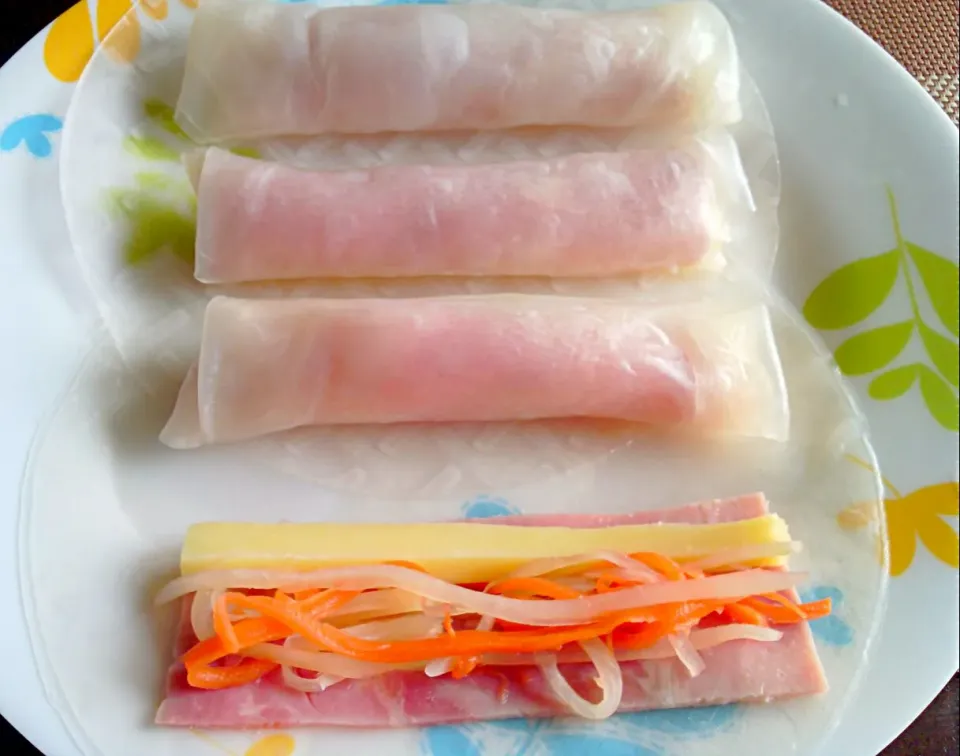 Ham and Cheese Roll with salad pickles © √√√|🌼 Pooja's Kitchenette 🌼さん