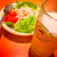 Snapdishの料理写真:サラダとビール|ikuさん