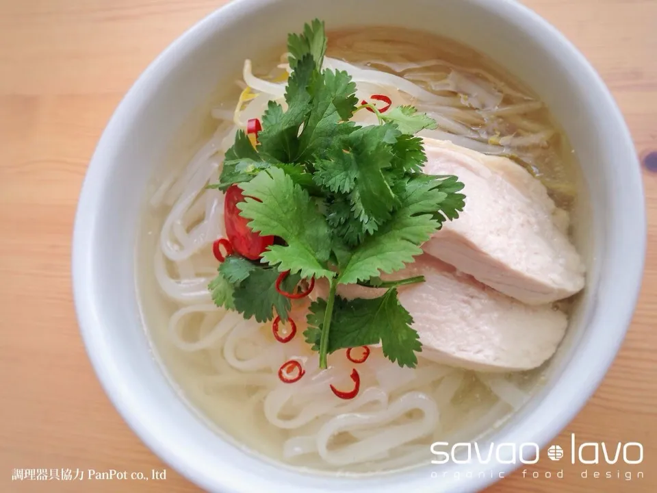 今日のいやしめし「コトコト鶏とたっぷりパクチーのフォー」|savaoさん