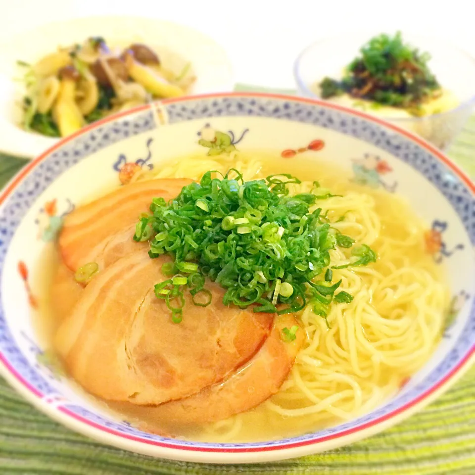 鶏の出汁たっぷり塩ラーメン｡:°ஐ♡*|えりぃさん