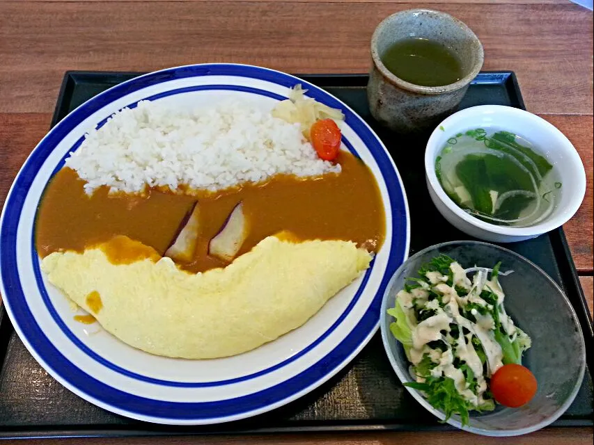 Snapdishの料理写真:ふわふわオムレツカレー|korinoさん