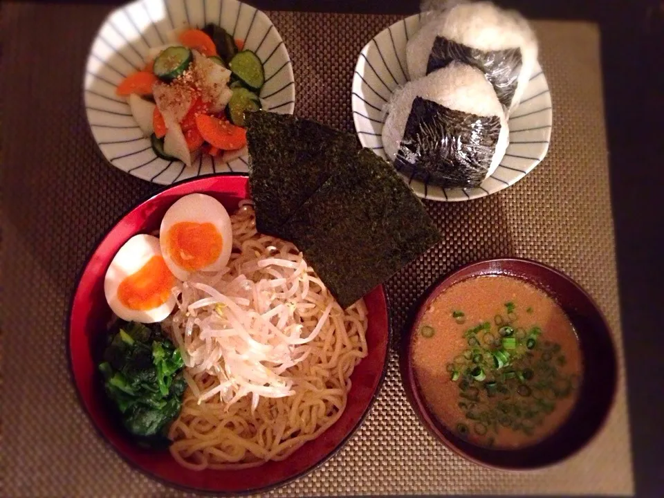 Snapdishの料理写真:つけ麺、おにぎり(ピリ辛そぼろ、明太子) いろいろ野菜の浅漬け|ayumiさん