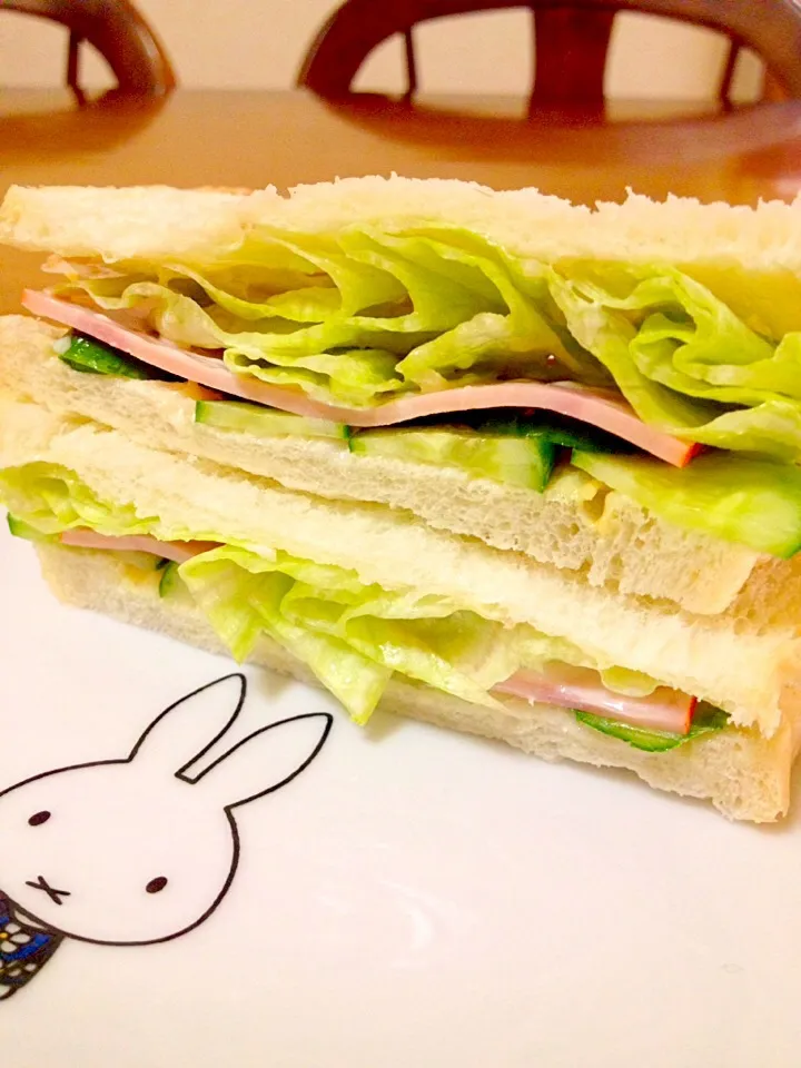 四角ハムの野菜サンド🍞昔なつかしハム|まいりさん