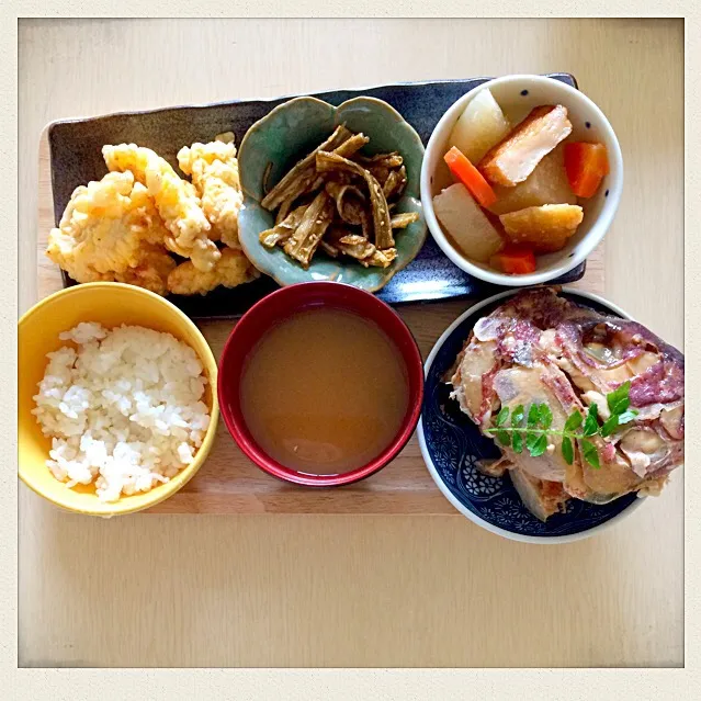 白米☆お味噌汁☆鯛あら煮☆大根の煮物☆ゴボウの甘辛炒め☆鶏天♪(๑ᴖ◡ᴖ๑)♪|とまこ(*^o^*)さん