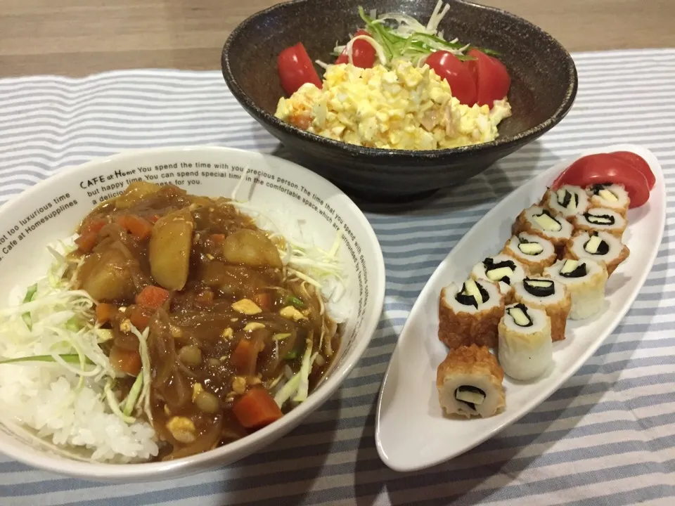 Snapdishの料理写真:さらだカレー丼・海苔チーズちくわ巻き・卵サラダ|まーままさん