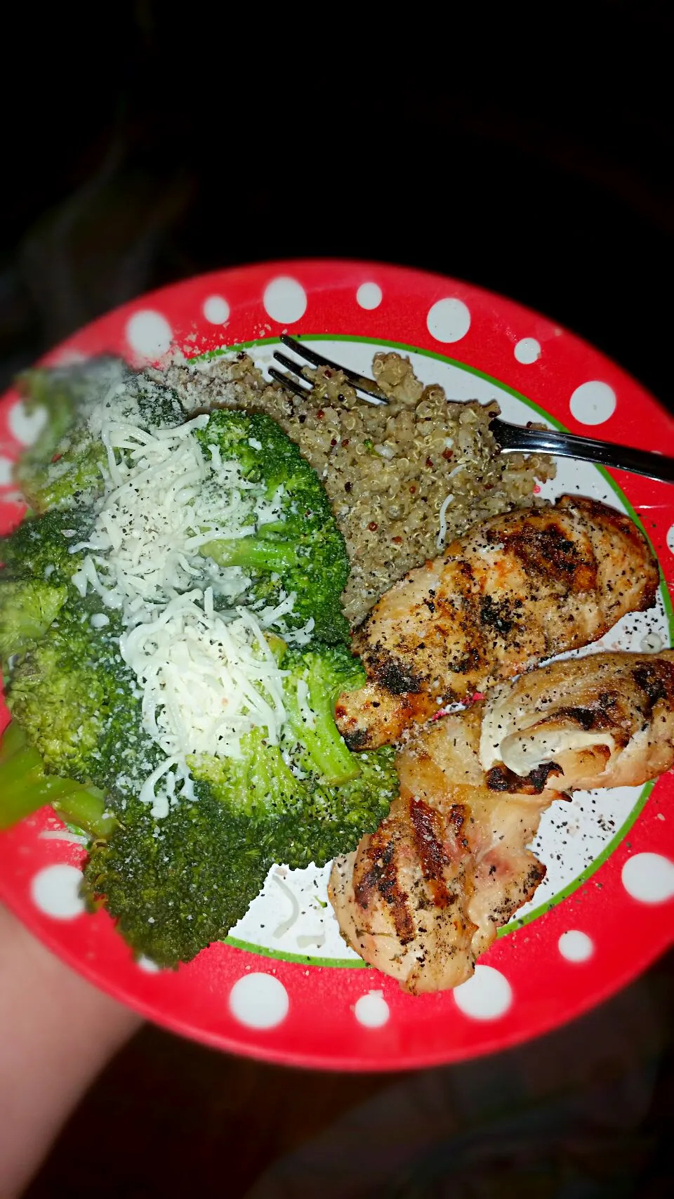 grilled chicken with steamed broccoli and quinoa and brown rice mix.  topped broccoli with a tiny bit of parmesan and mozzarella.|elizabeth clineさん