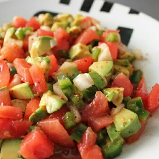 Ensalada de aguacate con un toque de chile piquin #Ensaladas #aguacate #chile #Verduras|maimay71さん