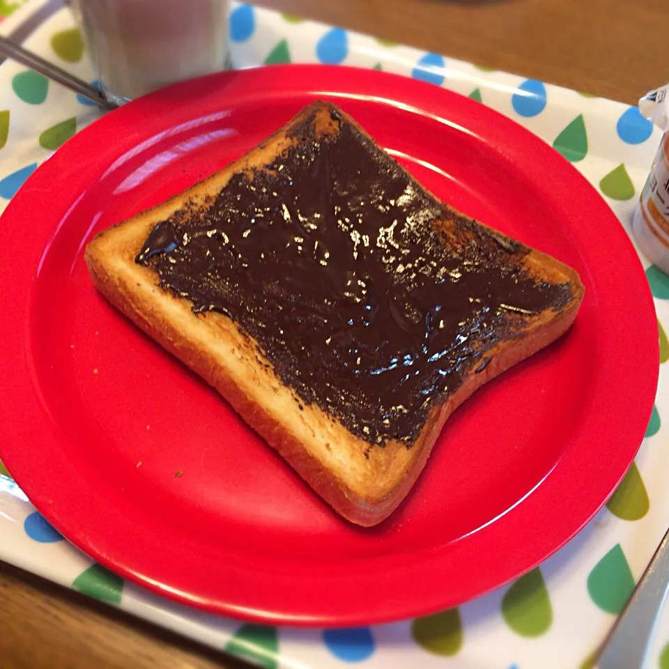 Snapdishの料理写真:チョコレートクリームトースト ヨーグルト カフェラテ|さるさん