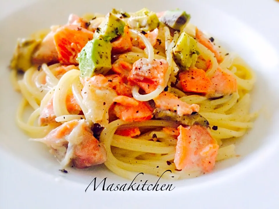 Fresh avocado&salmon cream pasta|Masakiさん