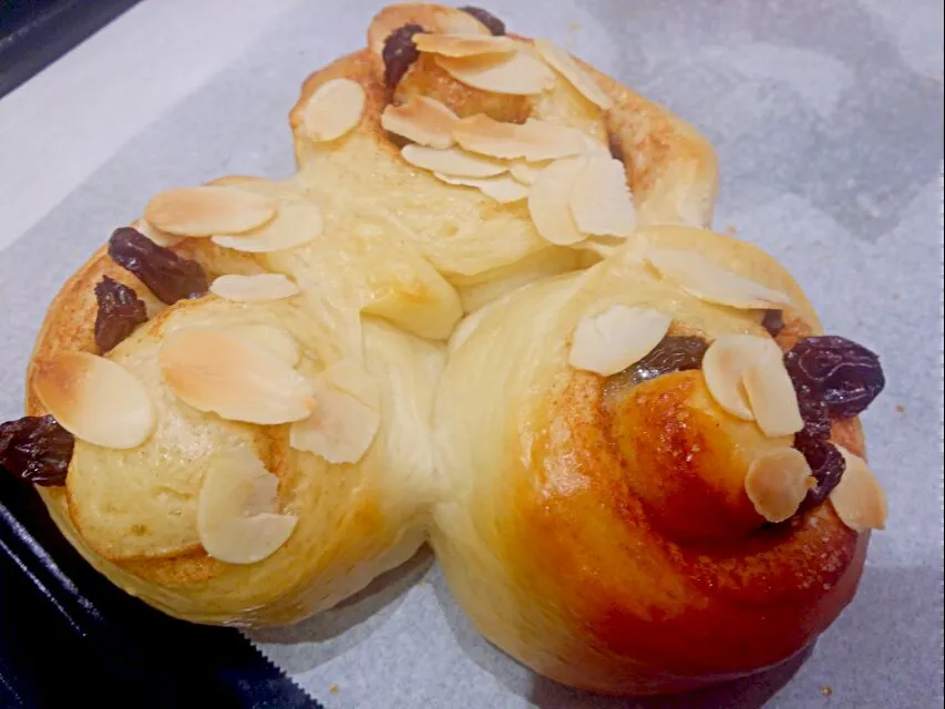 Cinnamon raisins rolls😄|🌷lynnlicious🌷さん