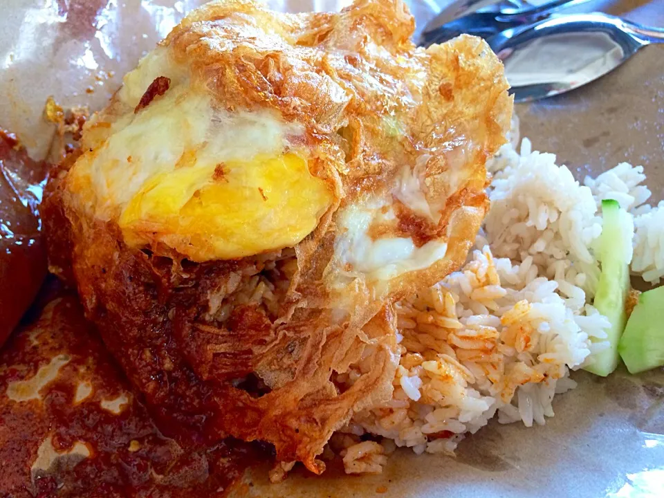 One of the malaysia most wanted breakfast, nasi lemak!|Kenex Kum Chee Kuanさん