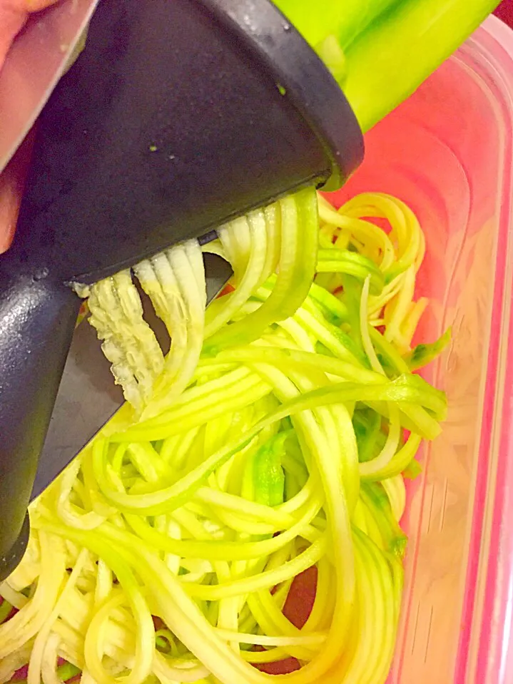 Zucchini Noodles with Avocado Sauce|kjoさん