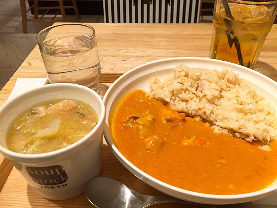 Snapdishの料理写真:鶏と玉ねぎのカレー&白いんげんのスープ|aromaさん