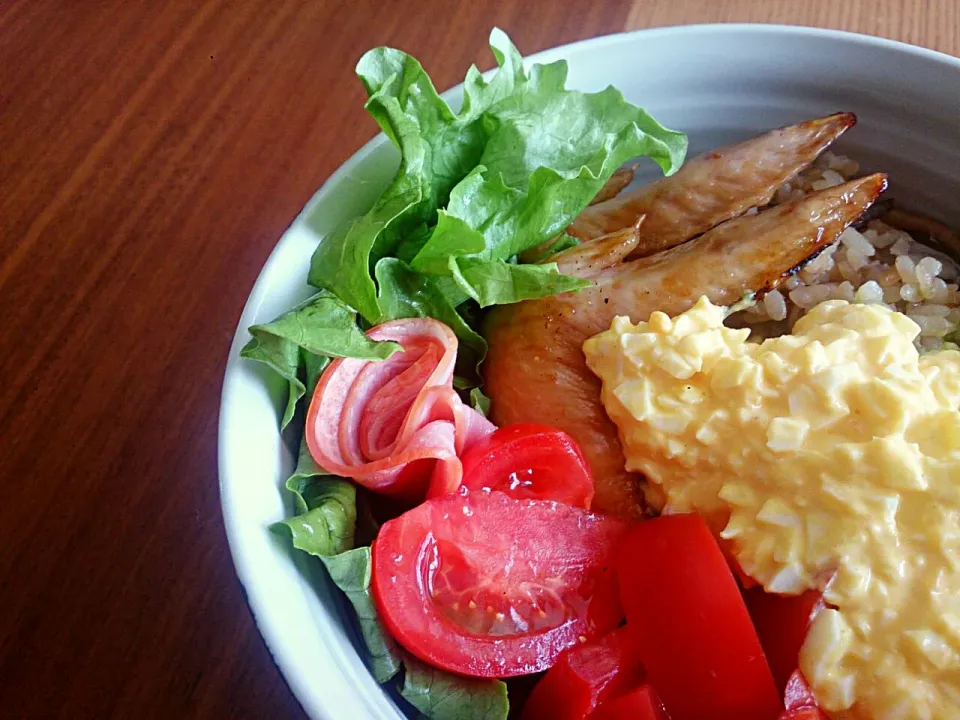 Snapdishの料理写真:✾野菜たっぷり手羽先丼✾|ポムさん