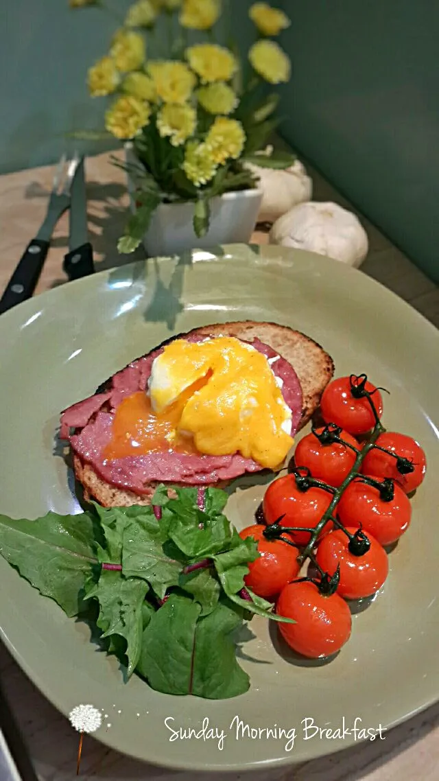 Snapdishの料理写真:Egg Benedict with Ham &Toast|Chef.on.trainingさん