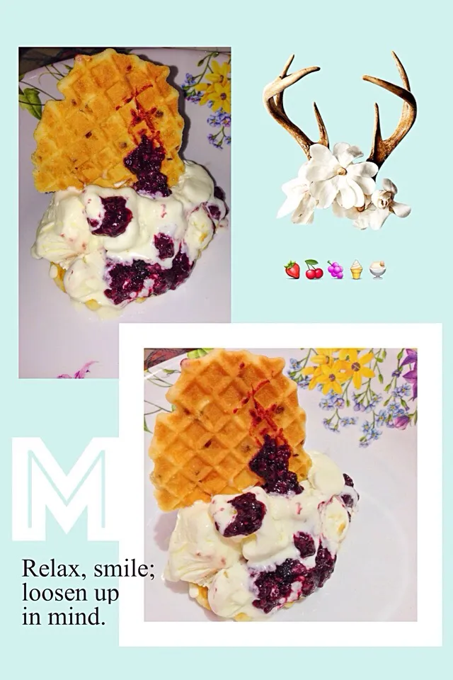 crunchy blueberry waffle with vanilla ice cream and warm mixed berries|Jeawelさん