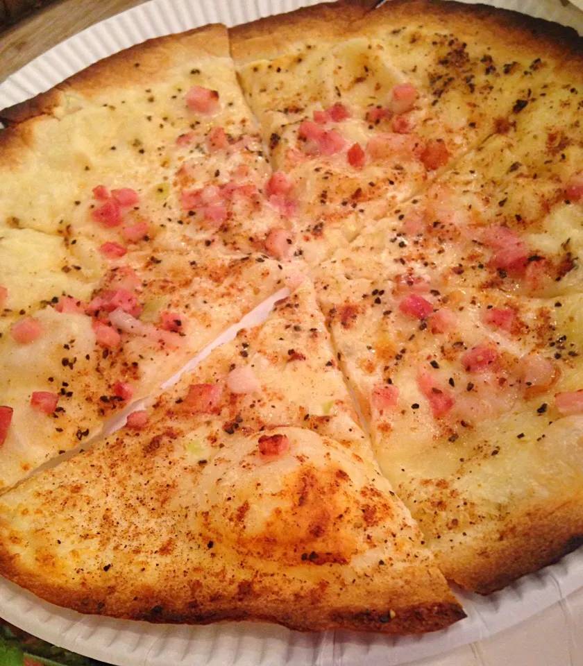 Snapdishの料理写真:横浜FRUHLINGS FESTでFlammkuchen|Tomoko Ogiwaraさん