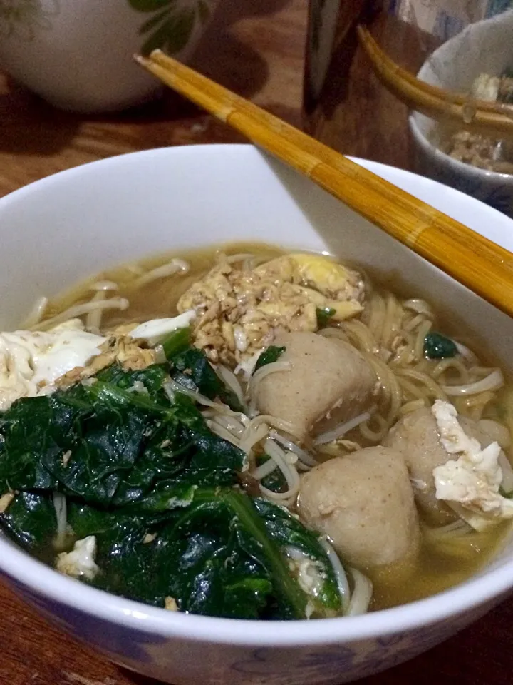 Snapdishの料理写真:Simple home made soup noodle|Kenex Kum Chee Kuanさん