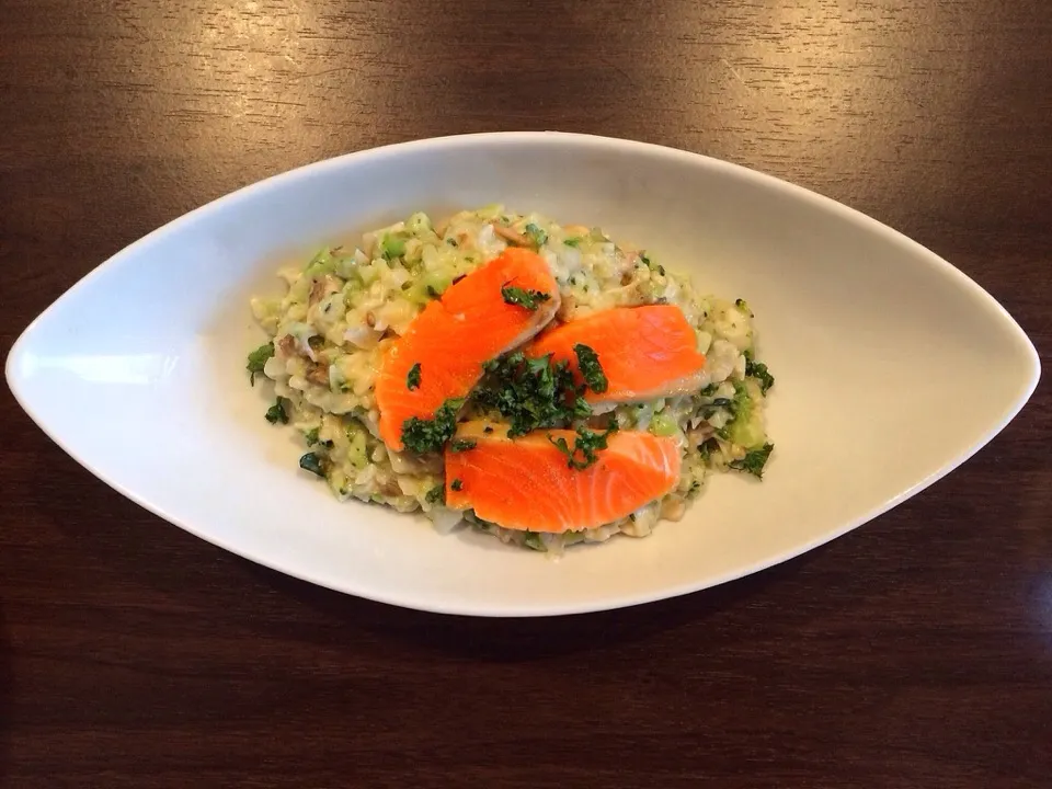 Snapdishの料理写真:Risotto with seasonal veggies and salmon|Sanaeさん