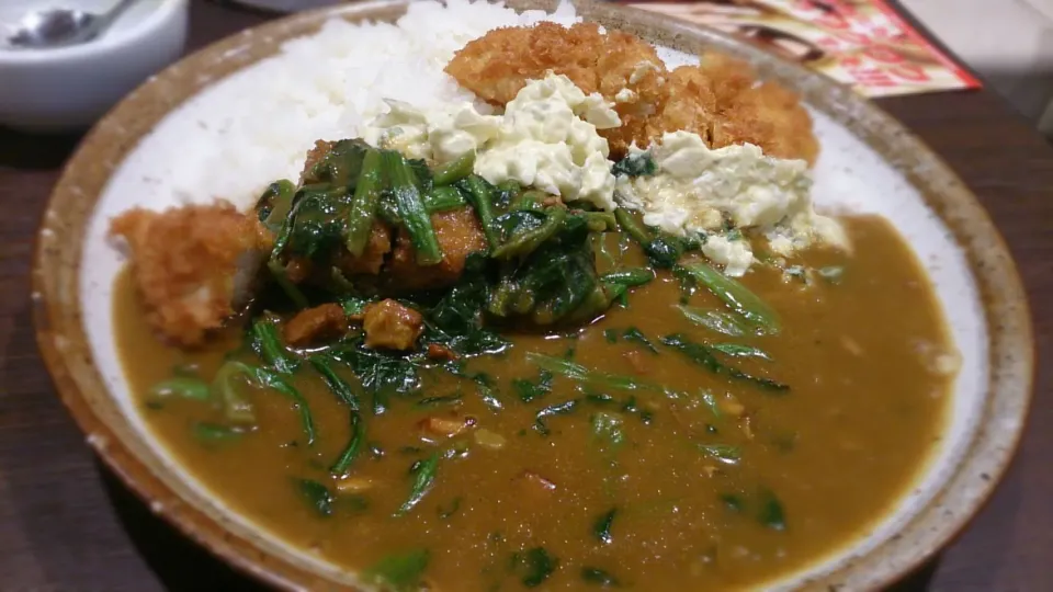 手仕込みささみカツカレーほうれん草トッピングわさびとらっきょうのあっさりタルタルソース|ボンゴさん