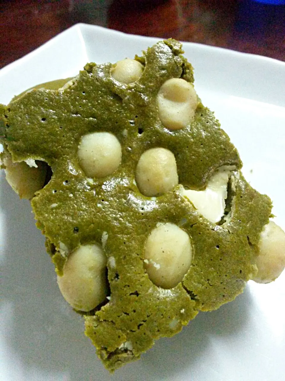 Matcha Green Tea Brownie with White Choc & Macadamia|Jeab Lertさん